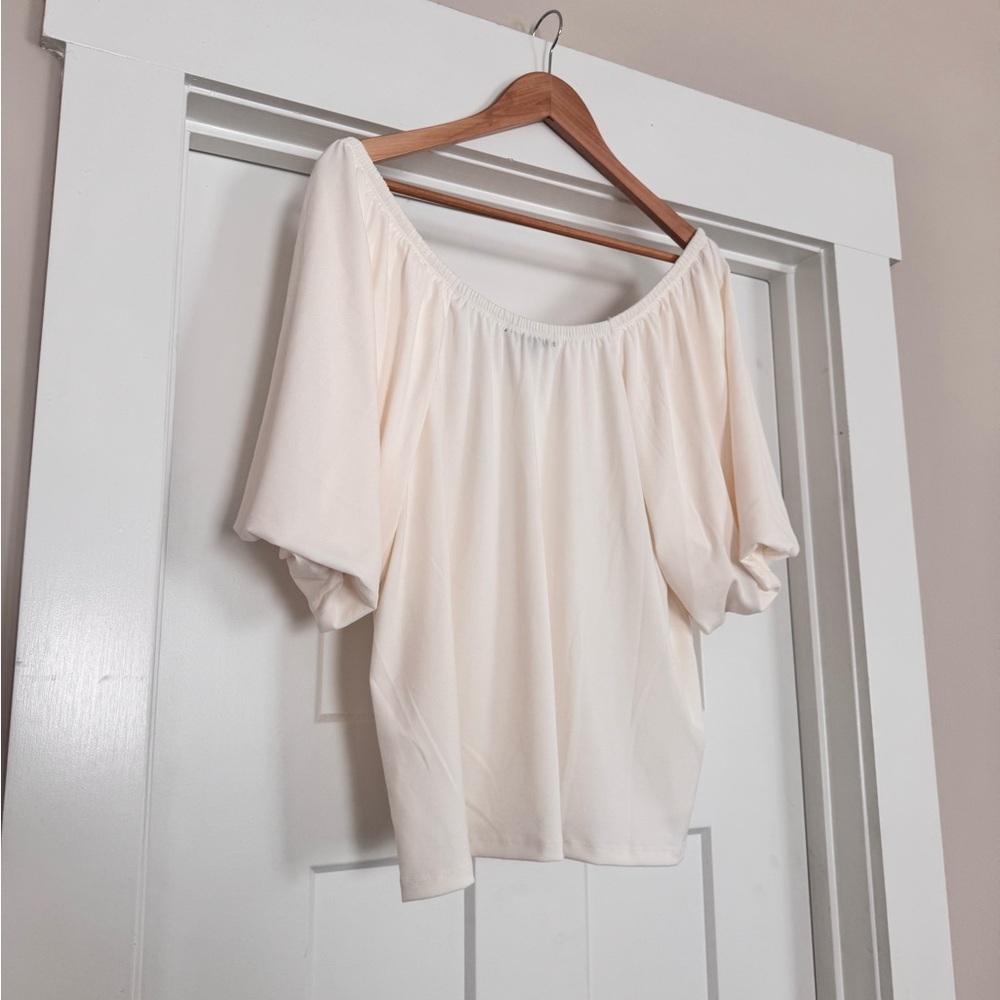 NWOT Elegant Cream Women's Top - Picture 3 of 6
